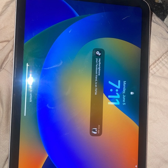 iPad Mini - Picture 3 of 3